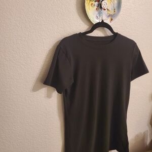 Elegant Black Women's Short Sleeve Tee